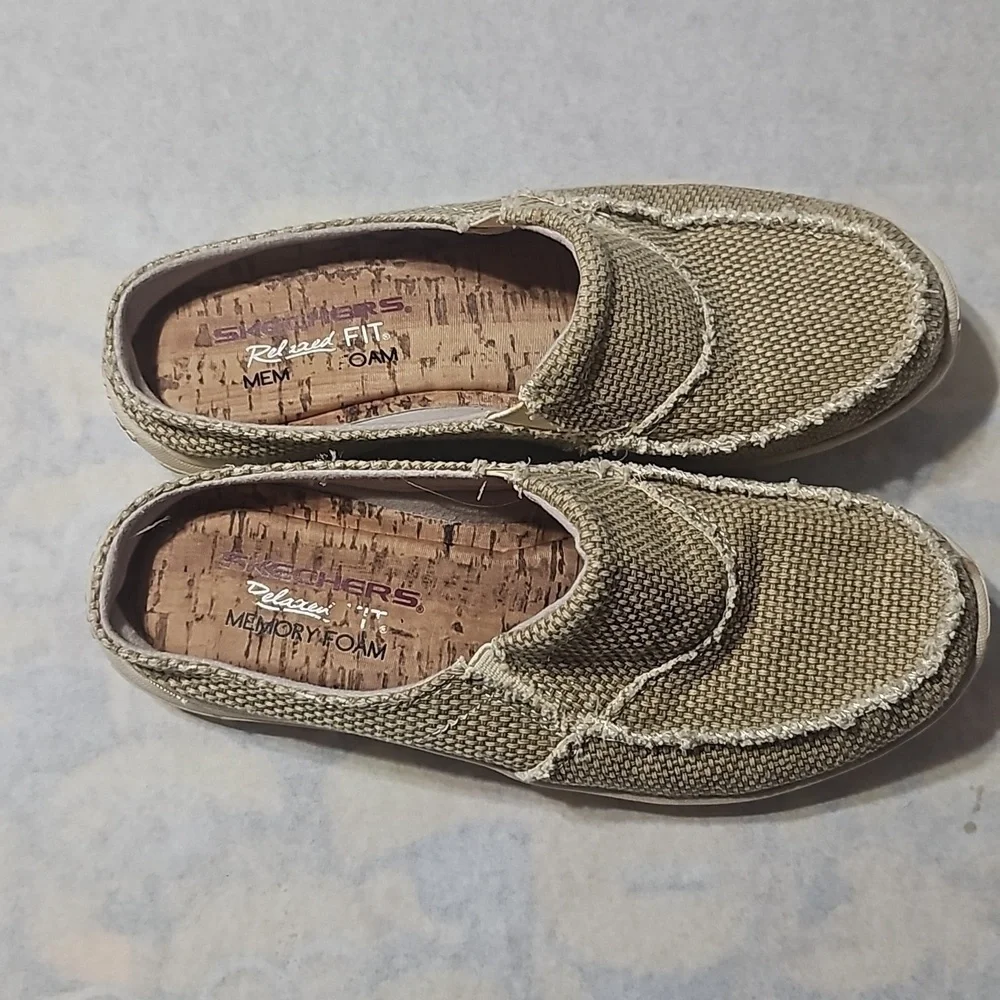 Skechers Slipon Sneakers 👟